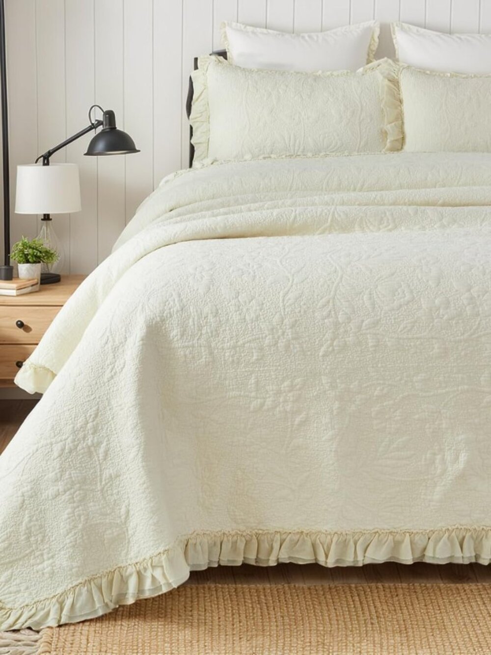 Luxury Cotton Quilt Set King Size Heirloom Quality Ruffled Edge Floral Vine